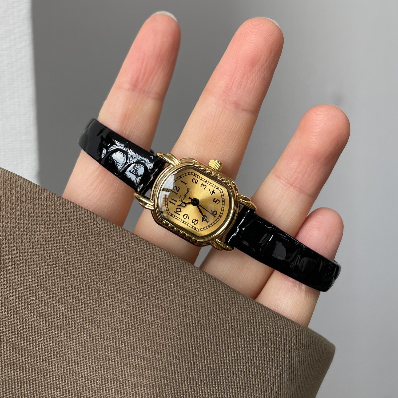Luxury Watch Gold And Black - ساعة كوارتز نسائية بيضاوية كلاسيكية فاخرة
