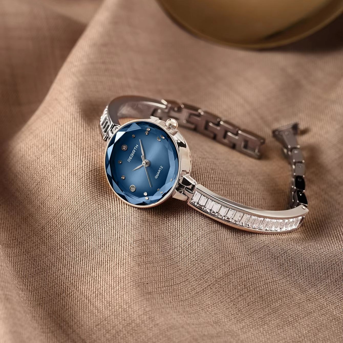 Luxury Watch Diamond - ساعة يد نسائية فاخرة بقرص زجاجي
