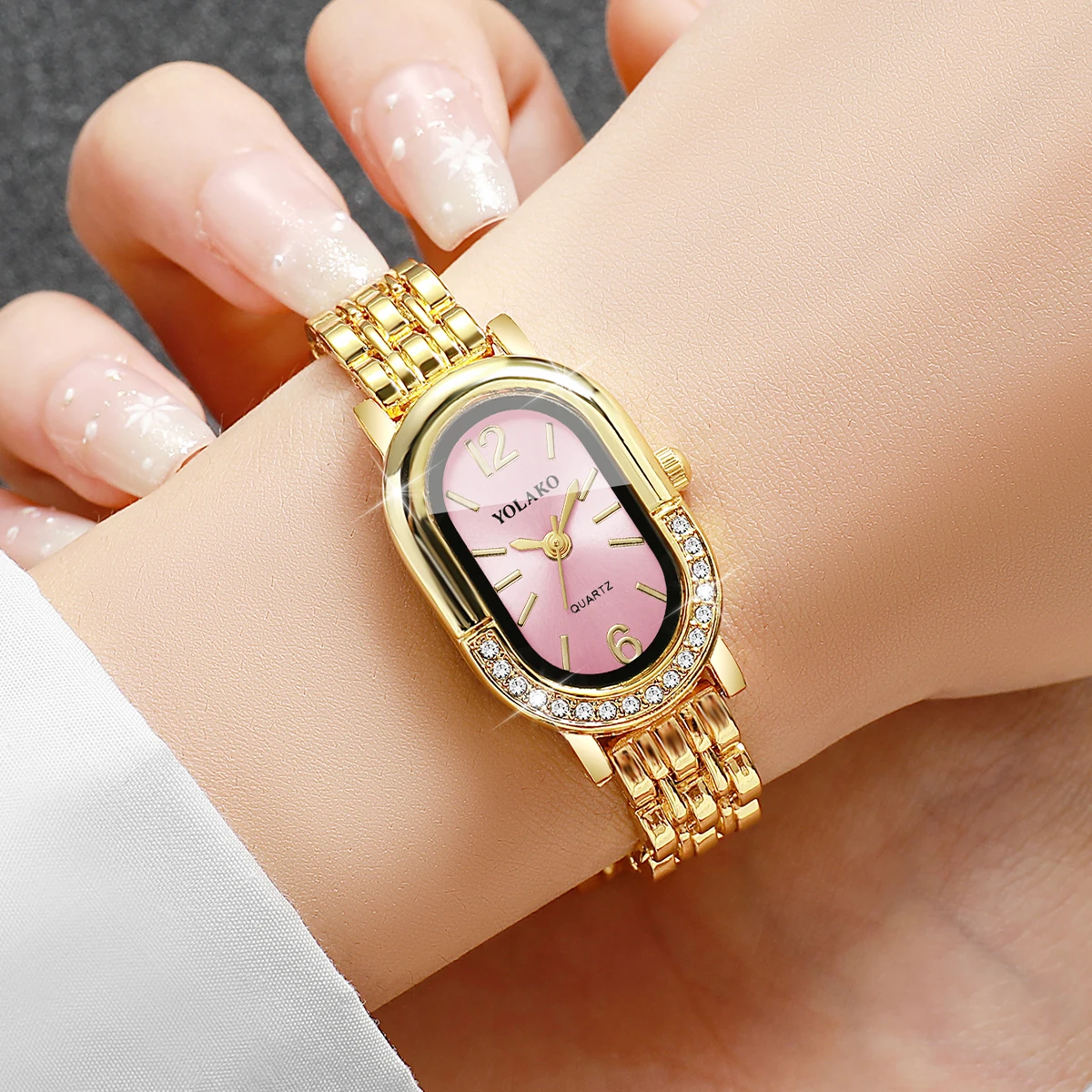ساعة كوارتز نسائية فاخرة مرصعة - مراجعة Luxury Watch Display Case وسعره