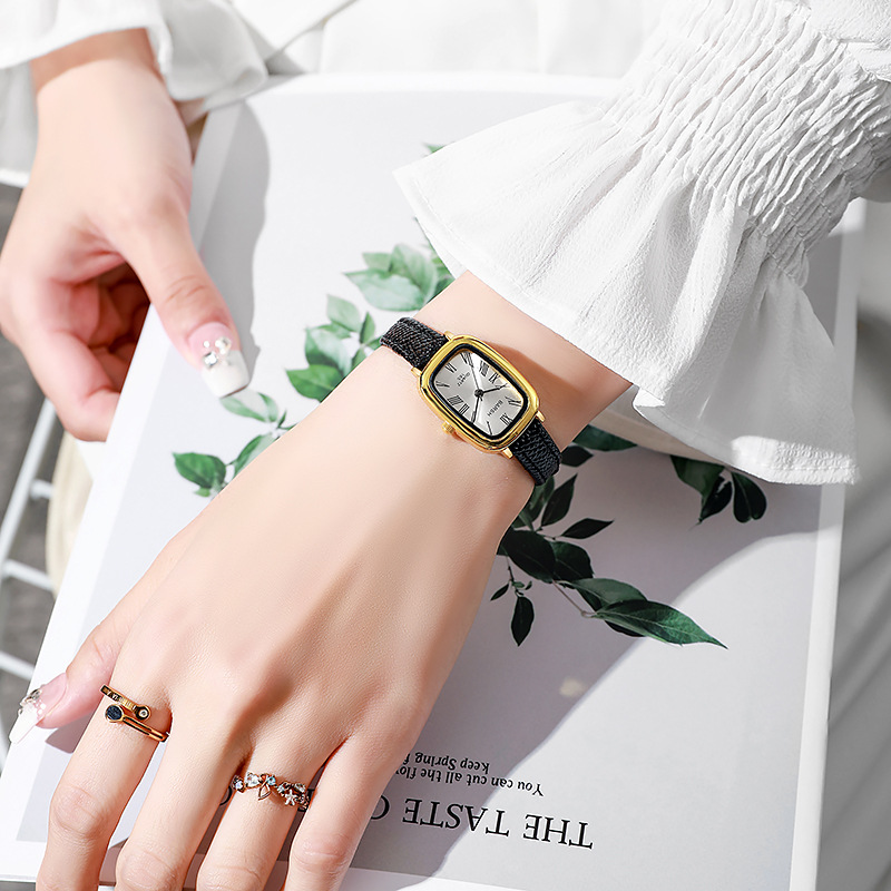 ساعة كوارتز عصرية للنساء ساعات - مراجعة Luxury Watch With Leather Strap وسعره