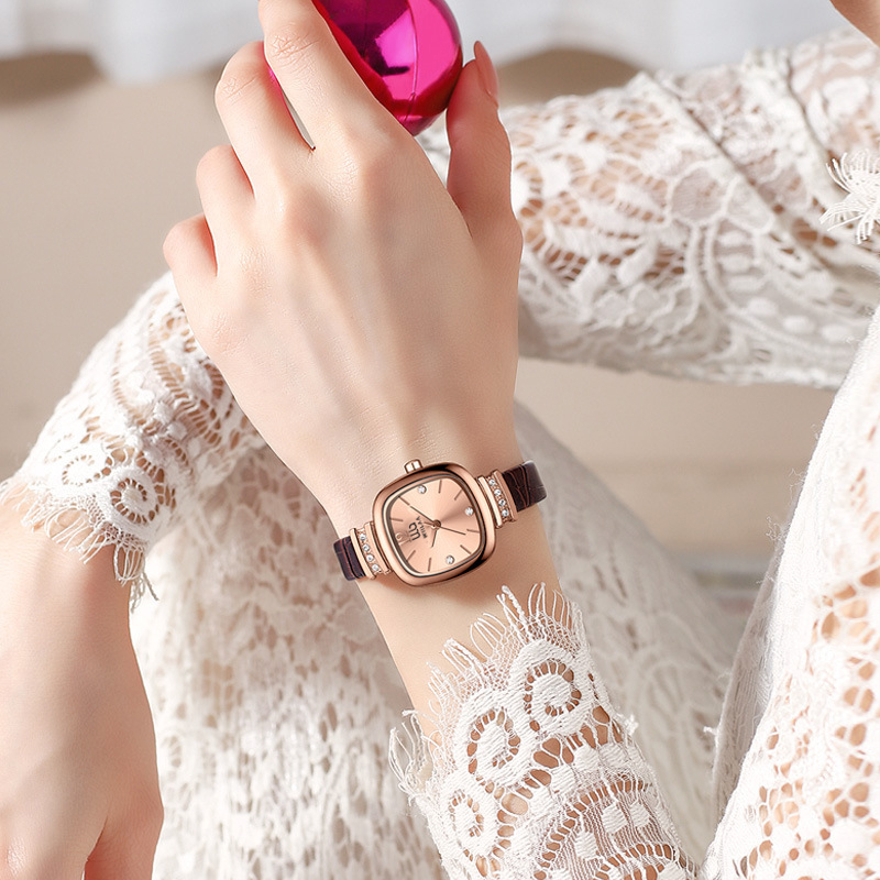 ساعة نسائية مربعة الشكل بلون ا - مراجعة Luxury Watch With Leather Strap وسعره
