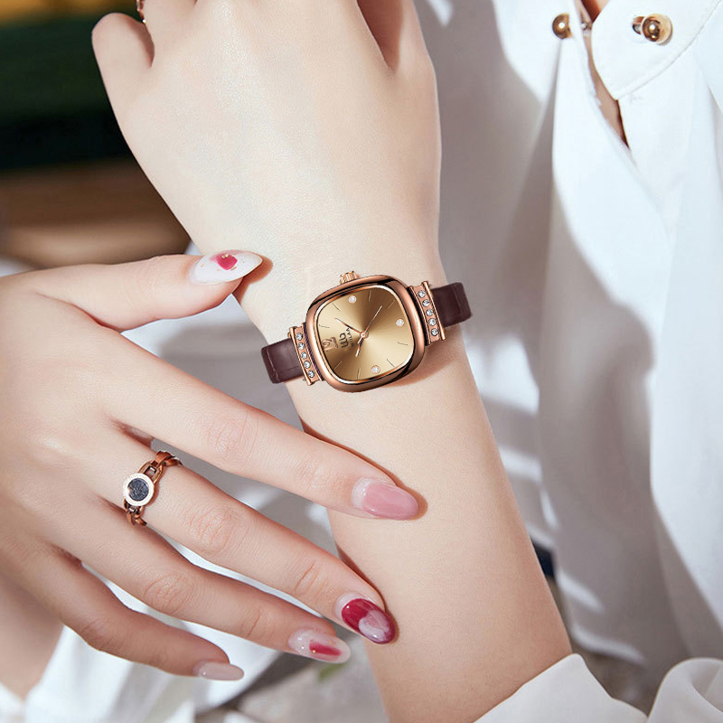 ساعة نسائية مربعة الشكل بلون ا - مراجعة Luxury Watch With Leather Strap وسعره