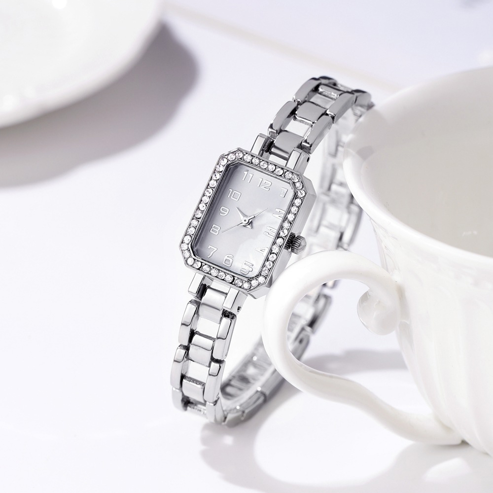 ساعة نسائية فاخرة 2023 جديدة ب - مراجعة Luxury Watch Diamond وسعره