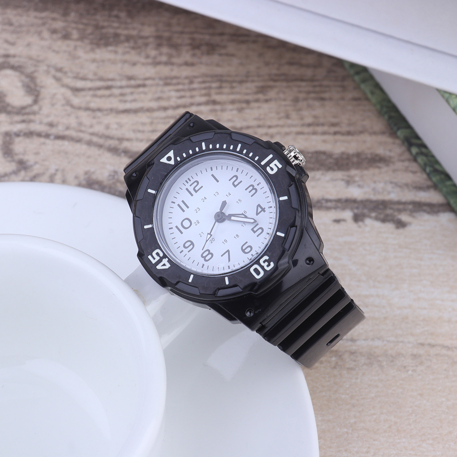 ساعة يد للأطفال بتصميم رياضي،  - مراجعة Luxury Watch Gold And Black وسعره