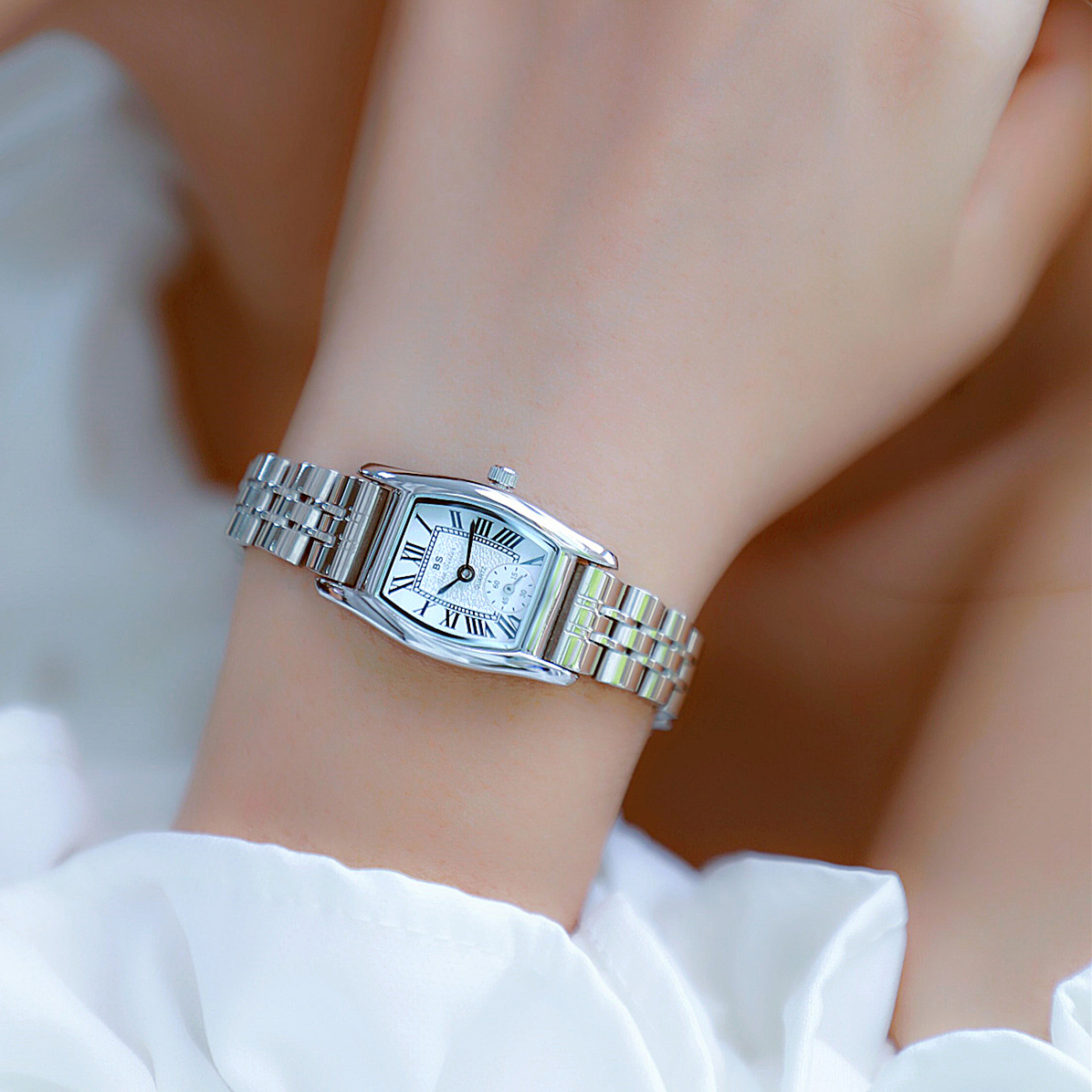 ساعة نسائية من BS متعددة الاست - مراجعة Luxury Watch With Leather Strap وسعره