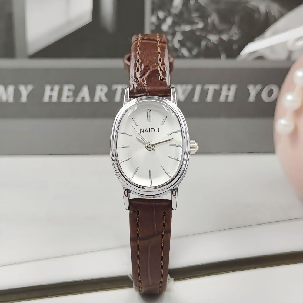 أزياء العلامة التجارية النساء  - مراجعة Luxury Watch With Leather Strap وسعره