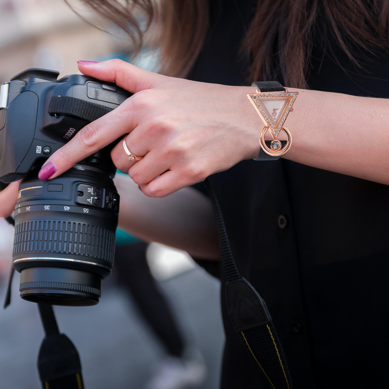 قطعة واحدة: ساعة يد نسائية كوا - مراجعة Luxury Watch Gold And Black وسعره