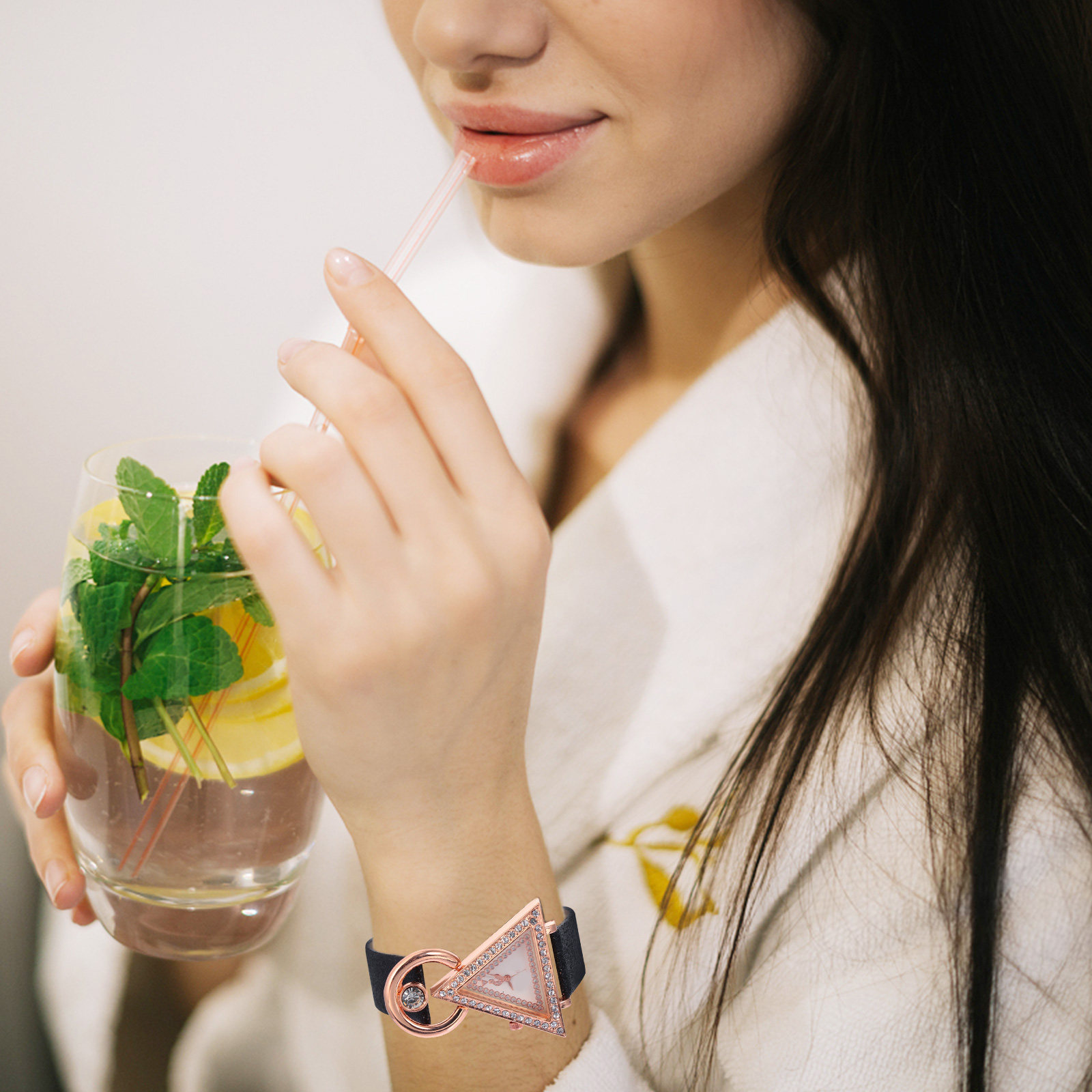قطعة واحدة: ساعة يد نسائية كوا - مراجعة Luxury Watch Gold And Black وسعره