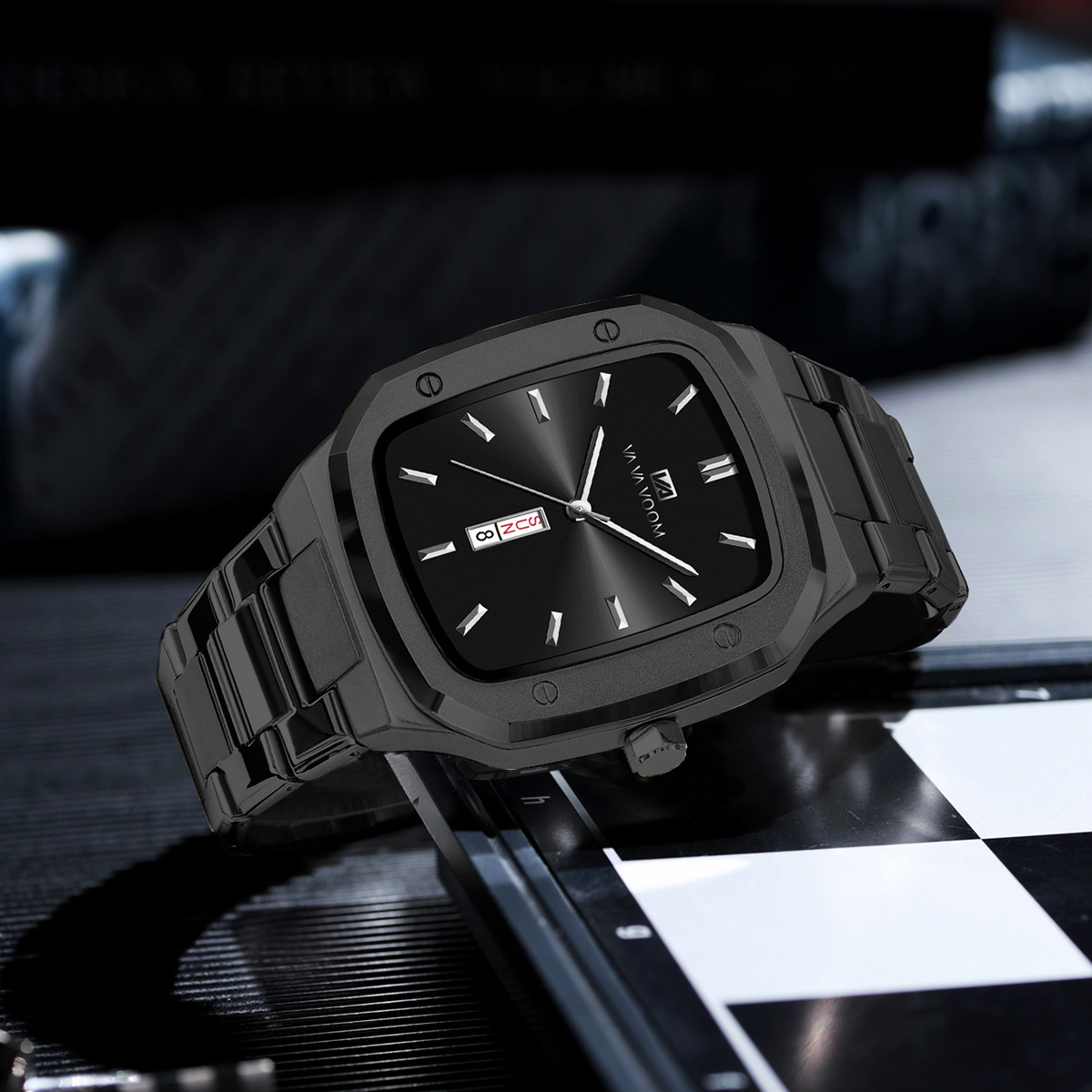 ساعة كوارتز جديدة للرجال بحركة - مراجعة Luxury Watch Gold And Black وسعره