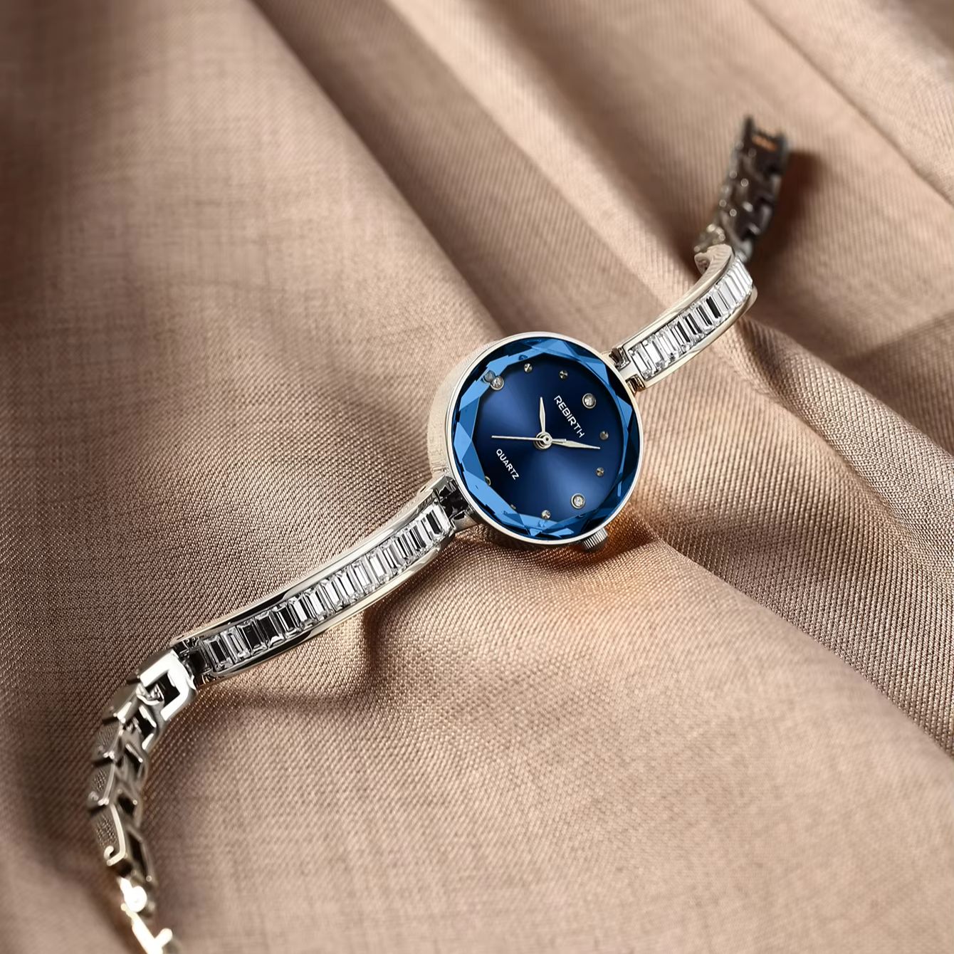 ساعة يد نسائية فاخرة بقرص زجاج - مراجعة Luxury Watch Diamond وسعره