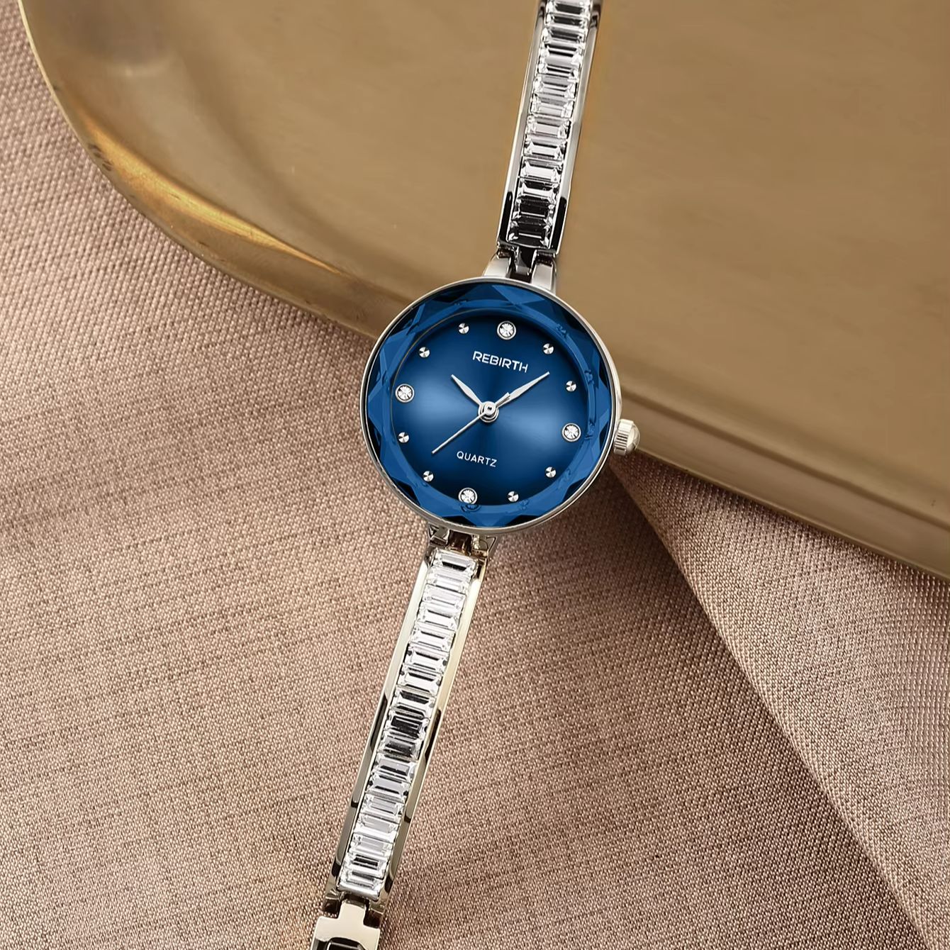 ساعة يد نسائية فاخرة بقرص زجاج - مراجعة Luxury Watch Diamond وسعره